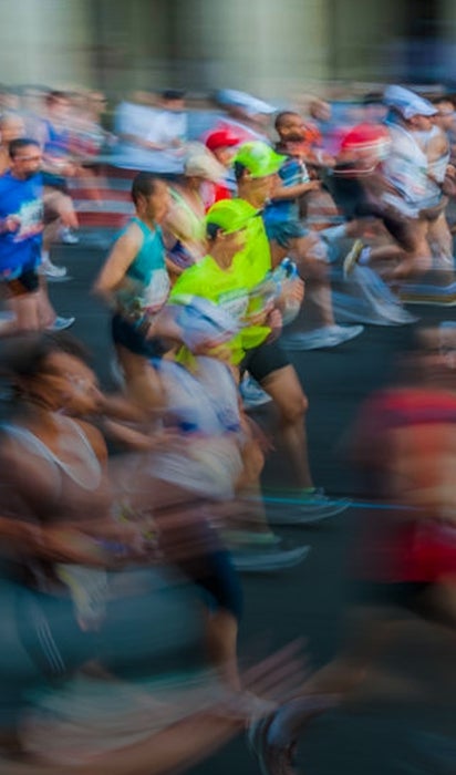 Runners run along side each other 